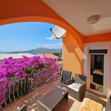 End Of The Road ,lemon & Orange * Trogir